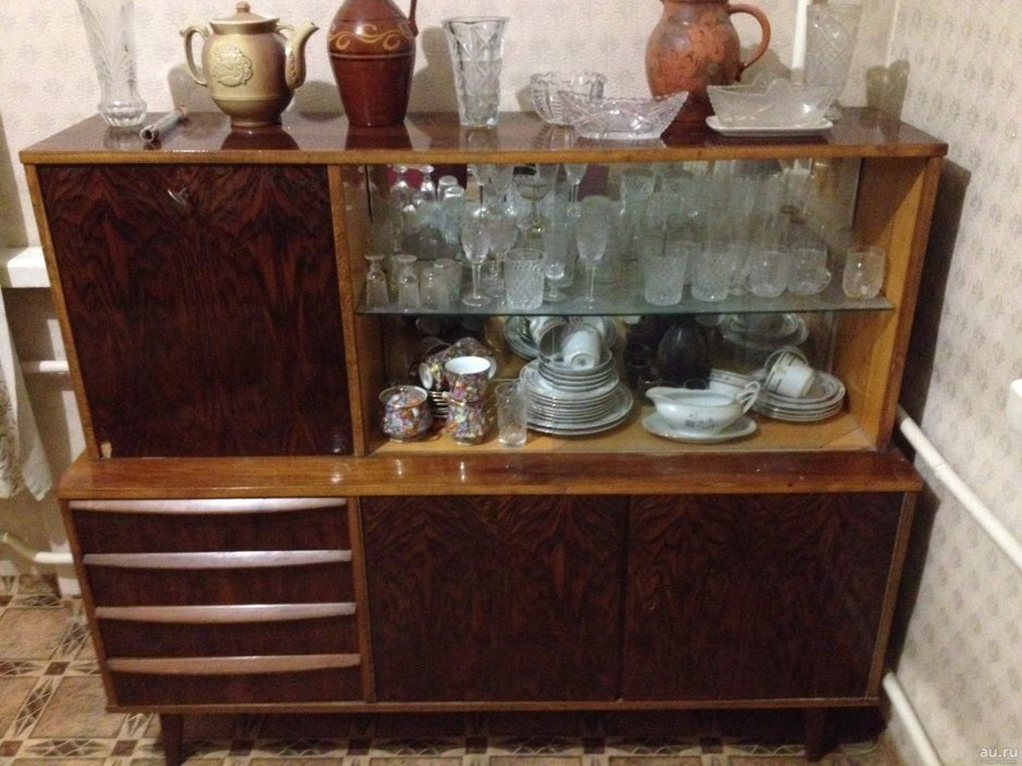 Советская мебельная стенка