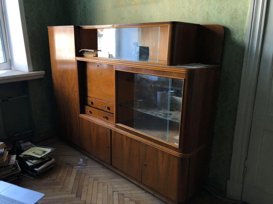 Советская стенка с сервантом