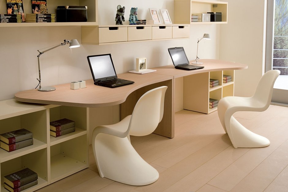 Длинный стол для школьника