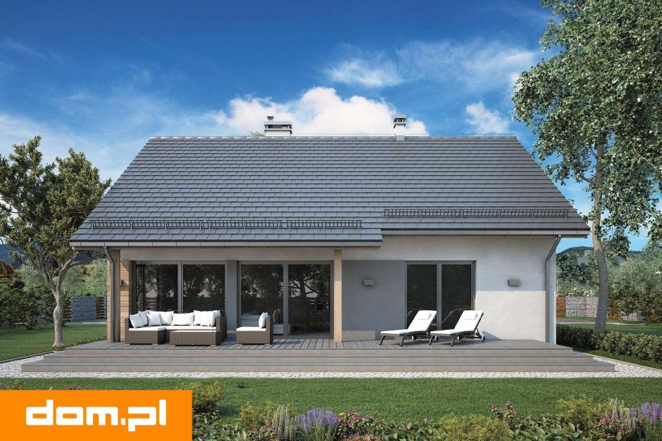 Красивый одноэтажный дом с двускатной крышей