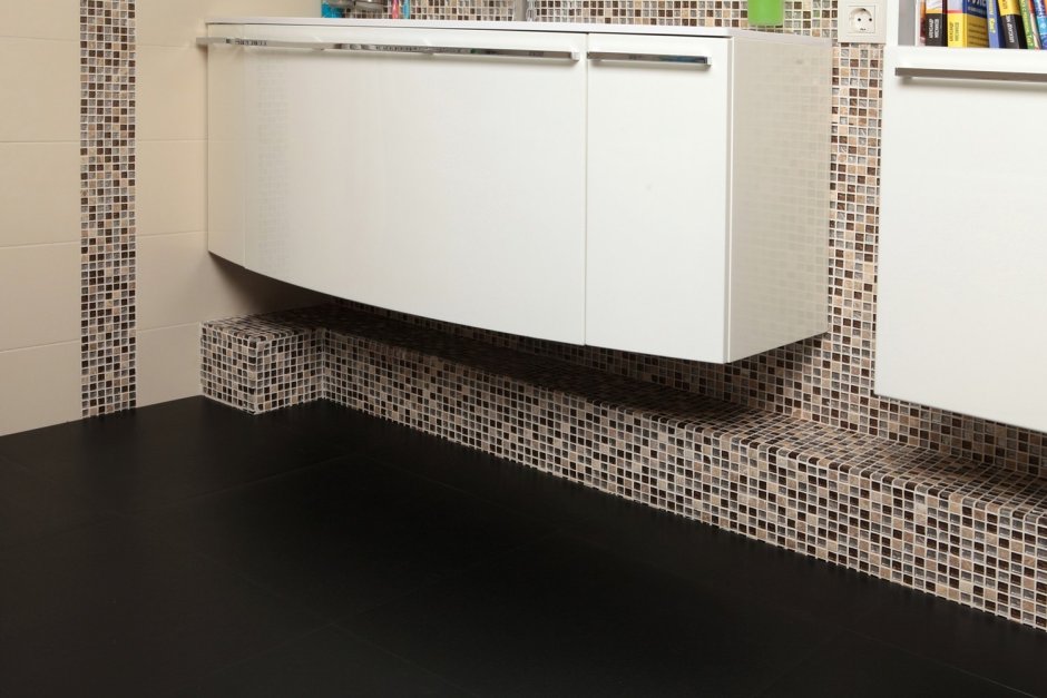 Плитка в ванную под дерево