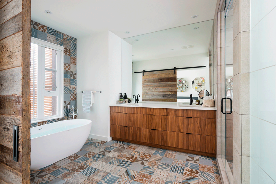 Ванная в скандинавском стиле с деревом