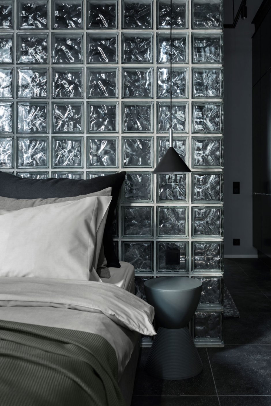 Стена из стеклоблоков