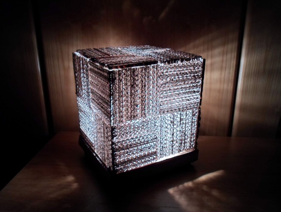 Светильник из коробок