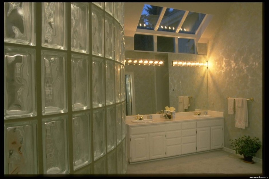 Подсветка в стеклоблоки в ванной комнате