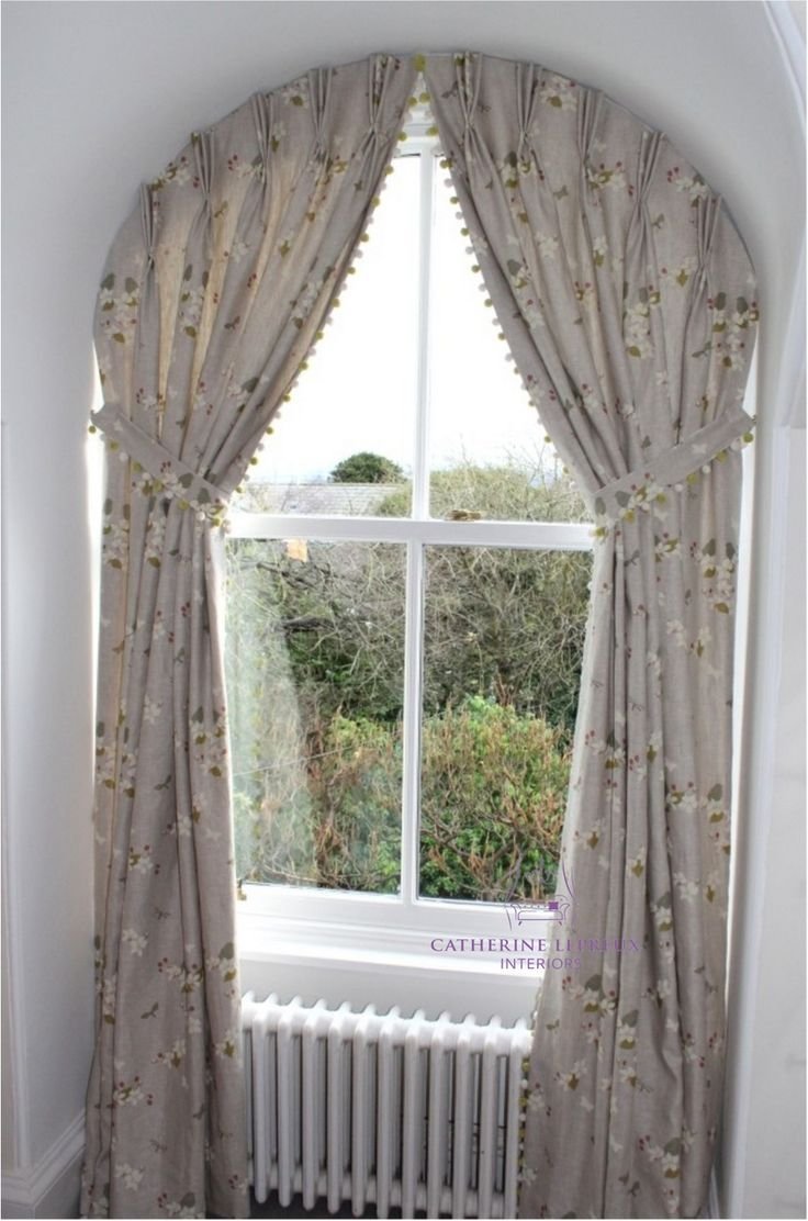 Овальное окно