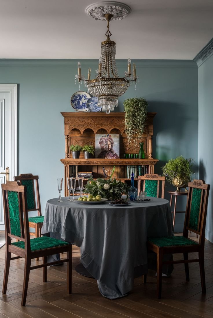 Посудный шкаф в современном стиле