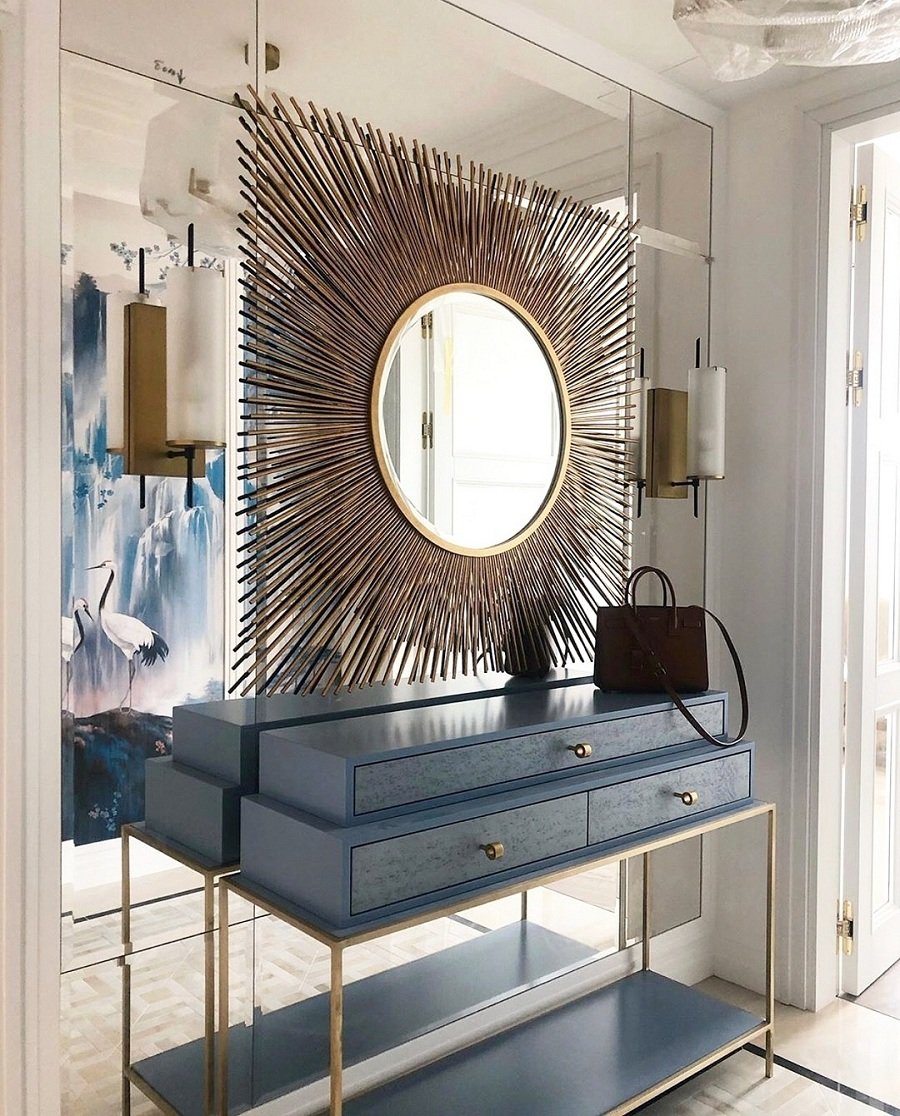 Зеркало ротанг на стене