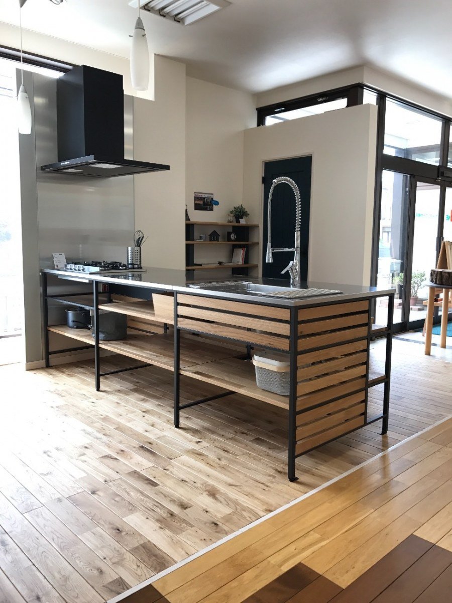 Кухня из металла в стиле лофт