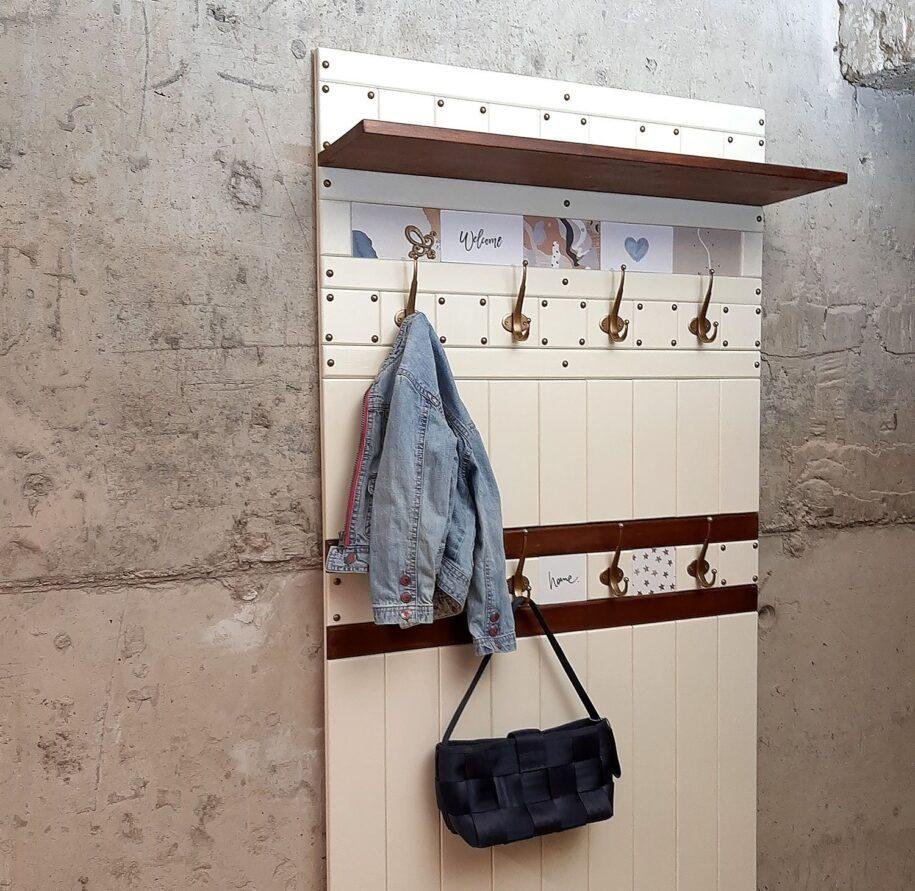 Крючки для одежды в прихожую