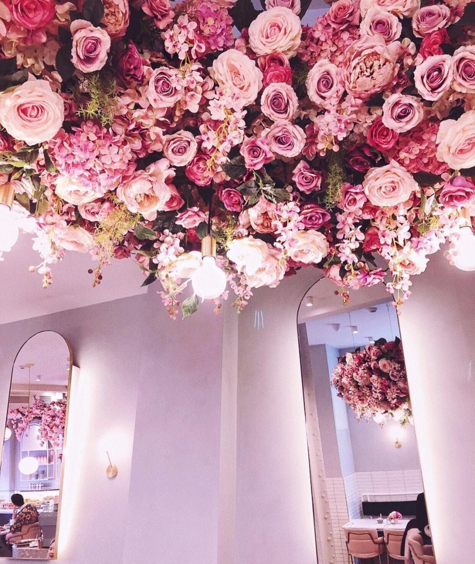 Потолок из цветов