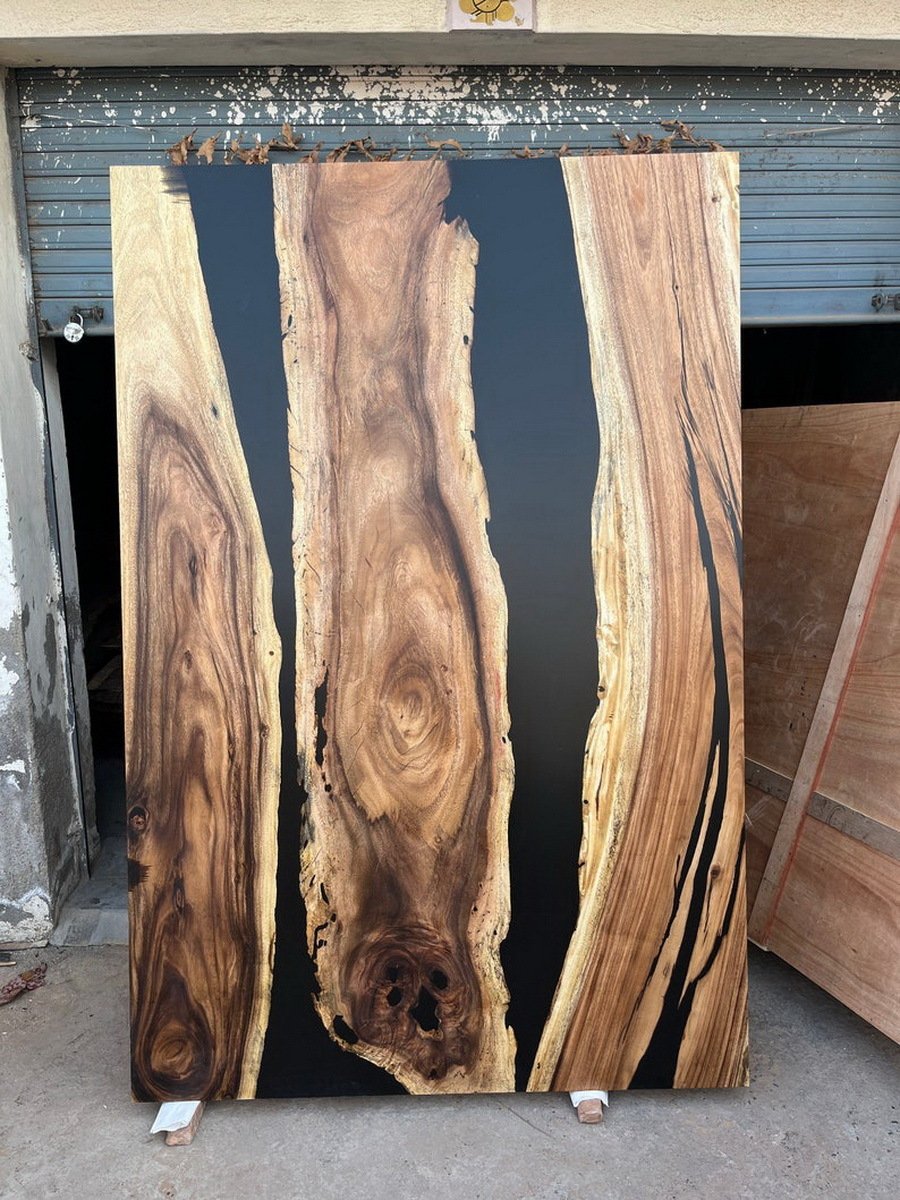 Двери из слэба и эпоксидной смолы