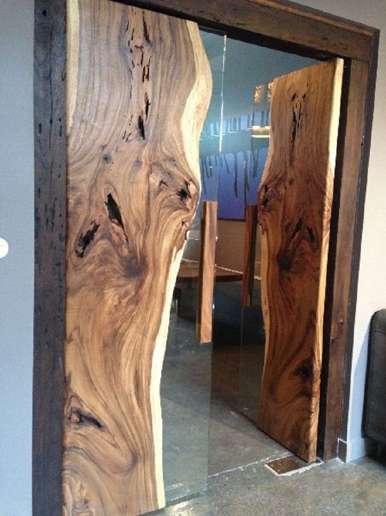 Дверь из слэба дерева