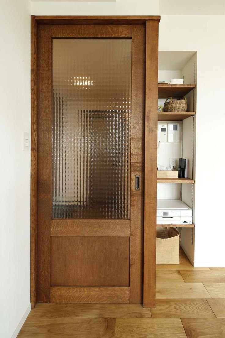 Двери из фанеры в интерьере