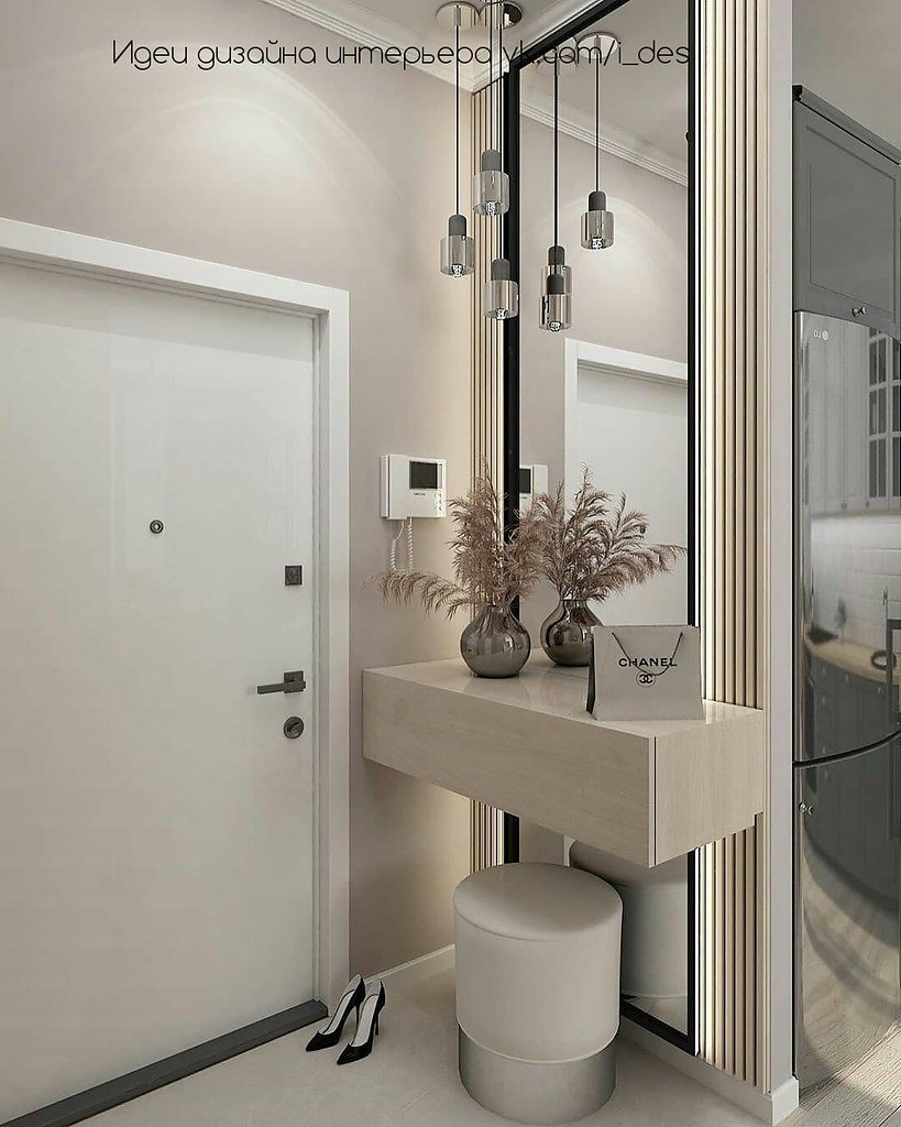 Зеркальная раздвижная дверь