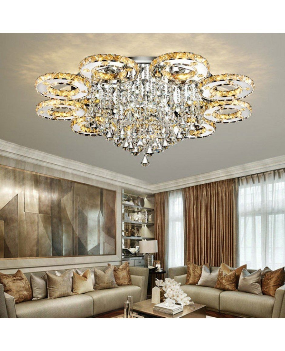 Хрустальная люстра в интерьере гостиной