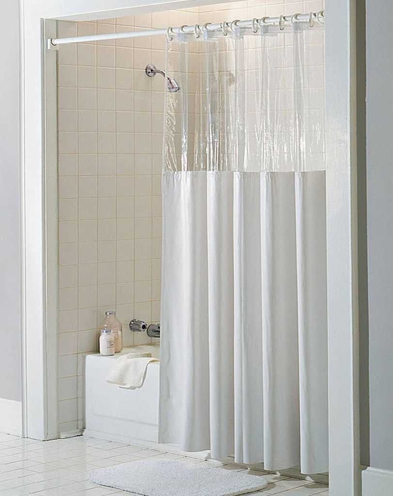 Ванная комната с душем со шторкой