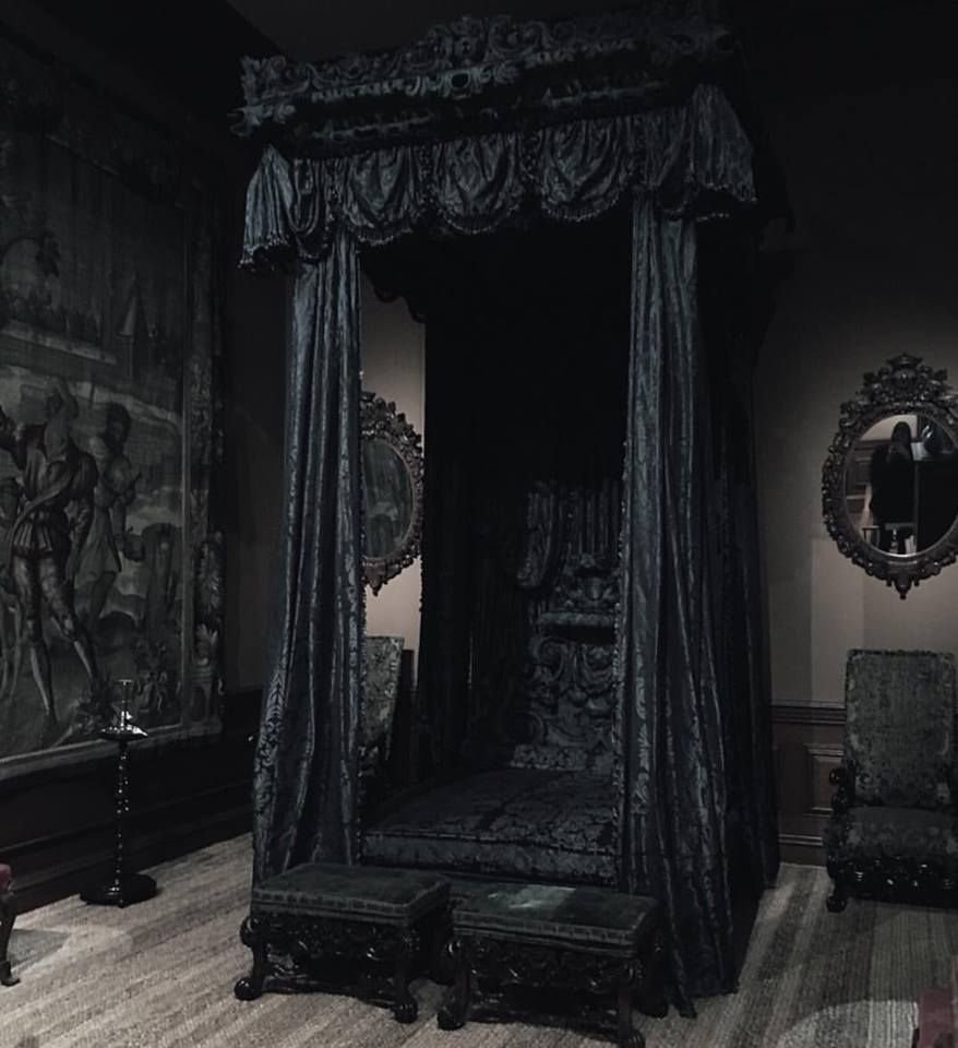 Декор спальни в готическом стиле