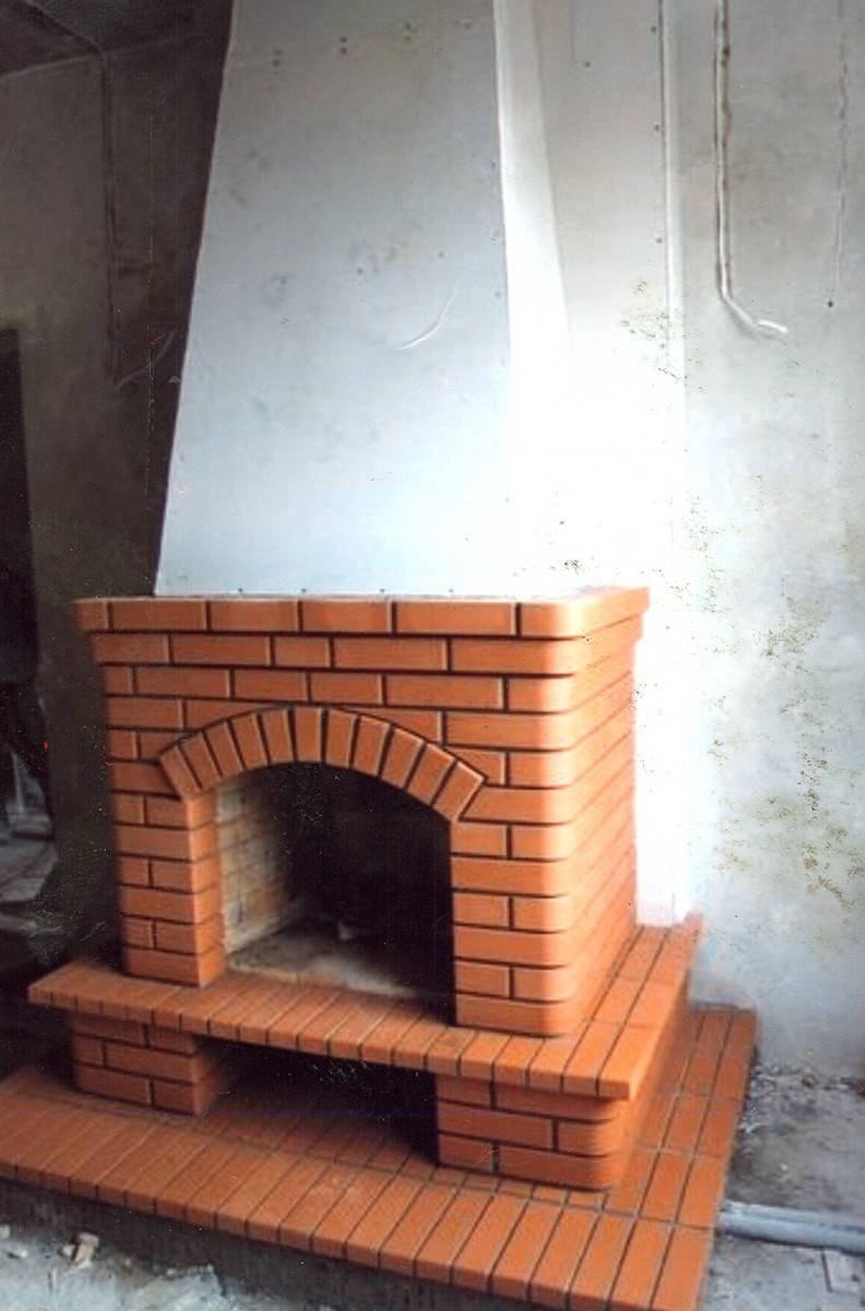 Камин из кирпича