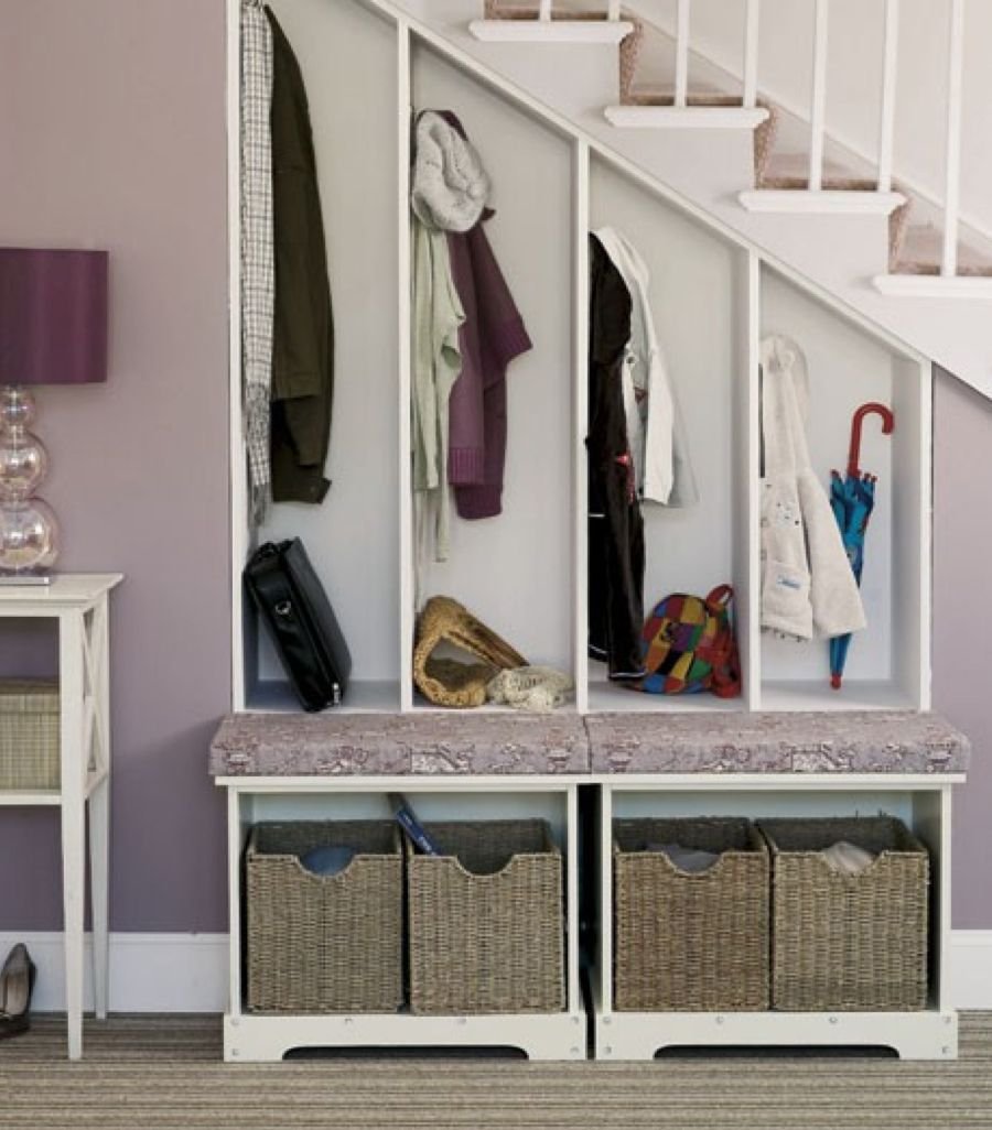 Место для сумок в прихожей