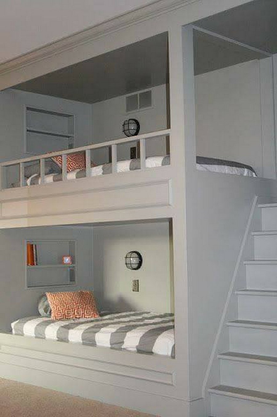 Встроенная двухэтажная кровать