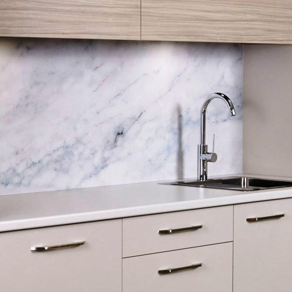 Стеклянный фартук под мрамор