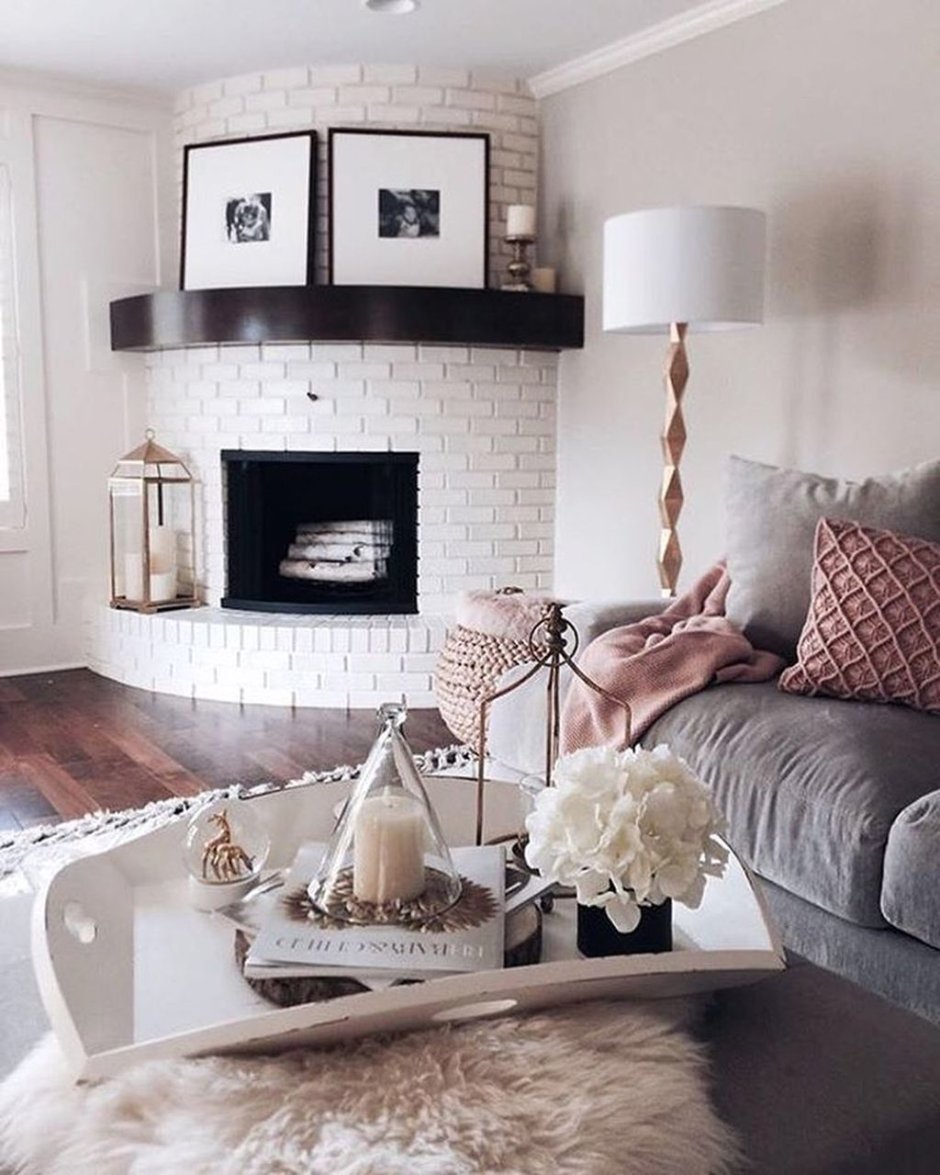 Спальня с камином