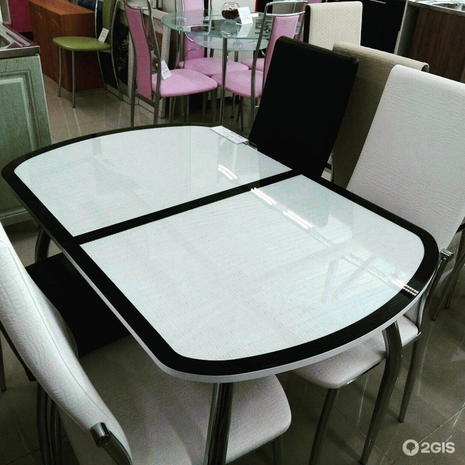 Стеклянный стол для кухни