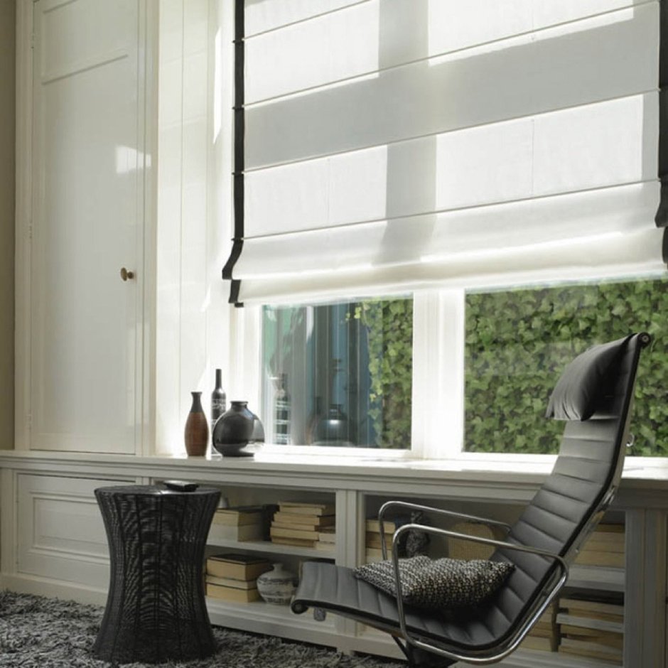 Белые римские шторы в интерьере
