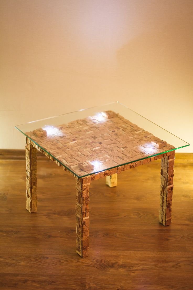 Стол из пробкового дерева