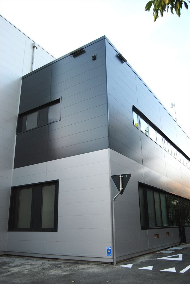 Дом обшитый металлом