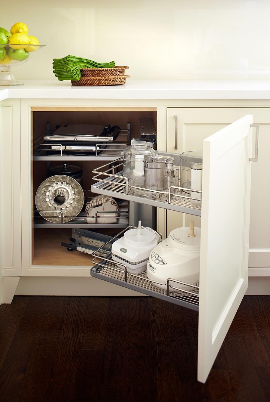 Хранение в Угловом шкафу