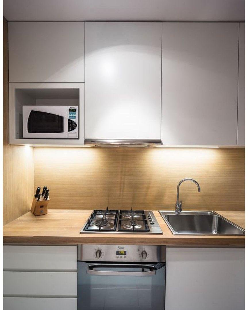 Раковина рядом с варочной панелью