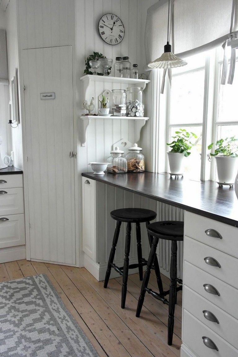 Барная стойка у окна