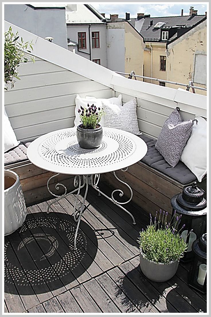 Стол и стулья на балкон