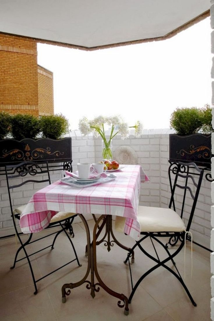 Металлический столик на балкон