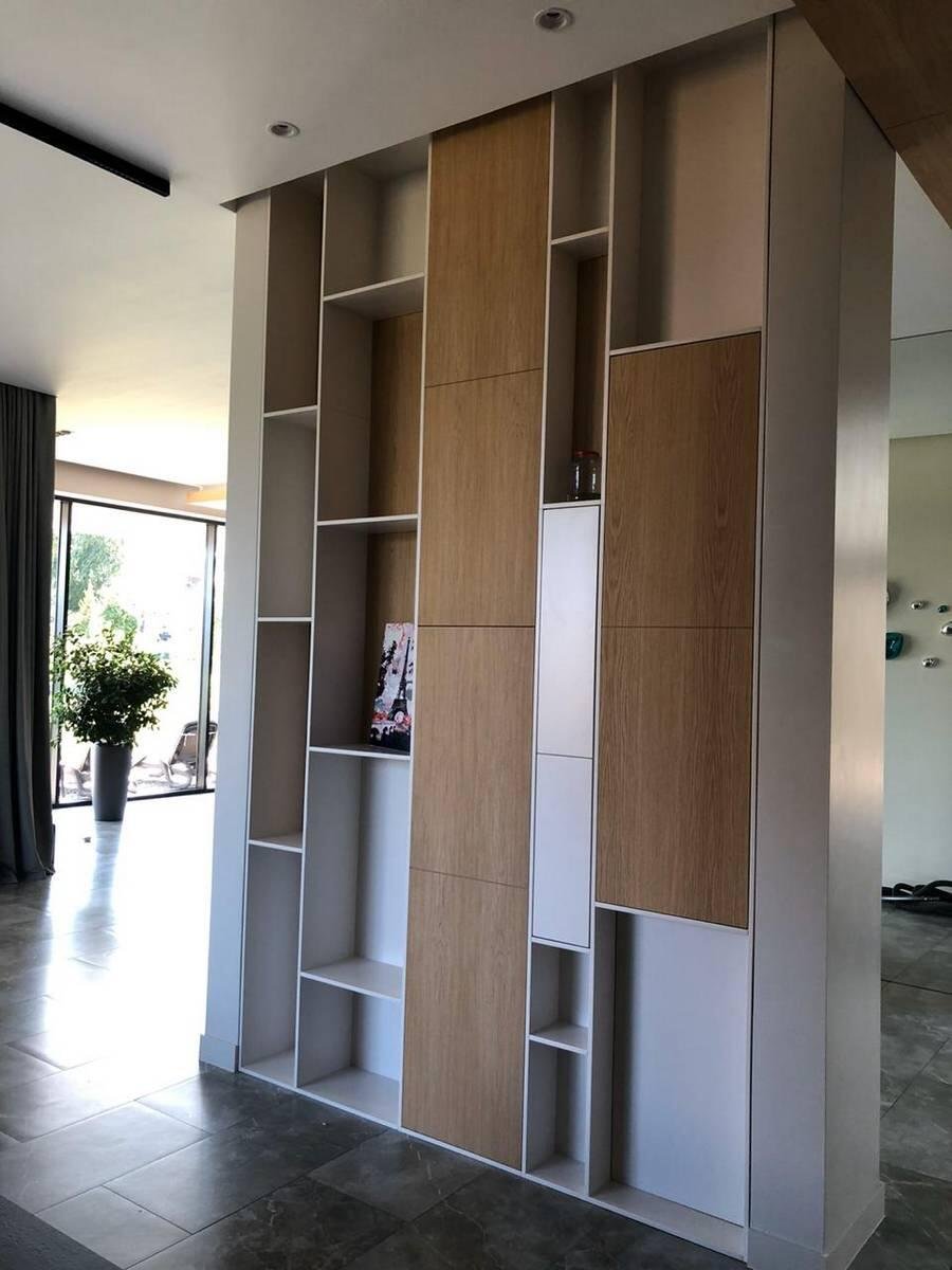 Зонирование комнаты шкафом