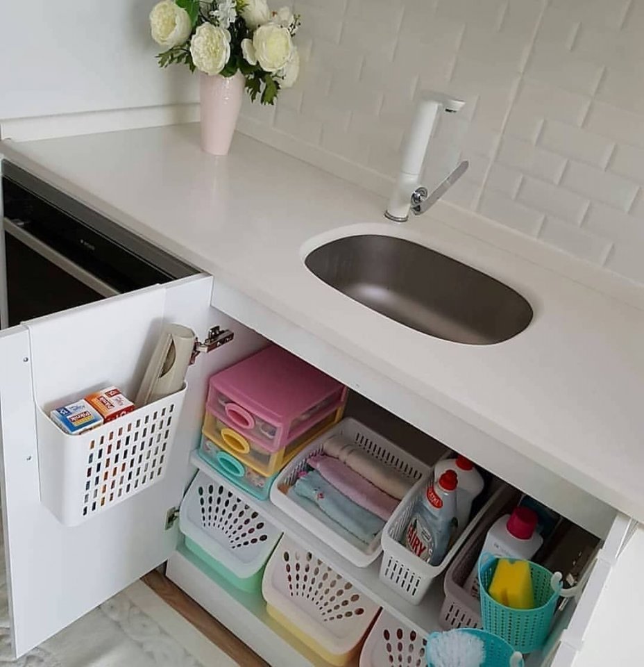 Организация пространства под раковиной на кухне