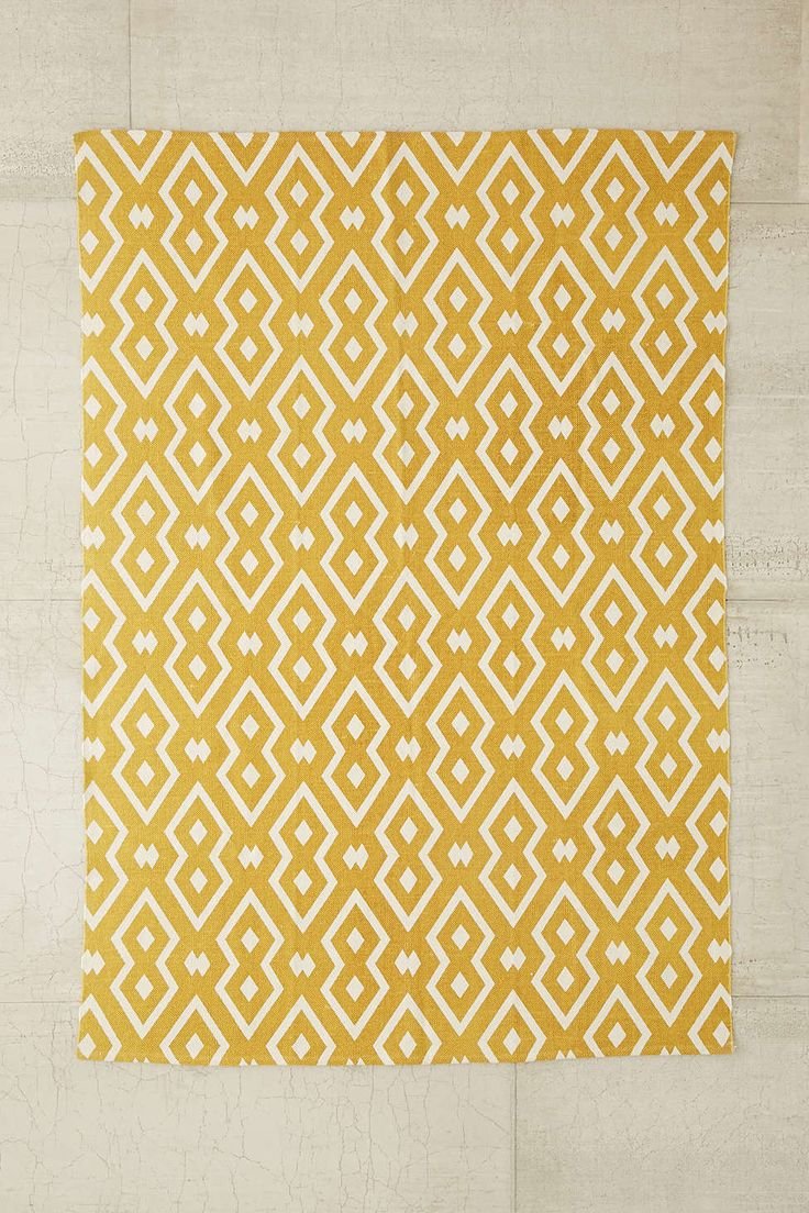 Коврик горчичного цвета