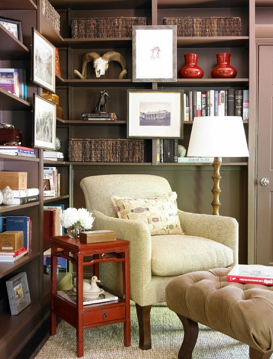 Интерьер с книжными полками