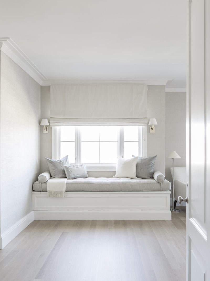 Дизайн маленькой спальни с диваном