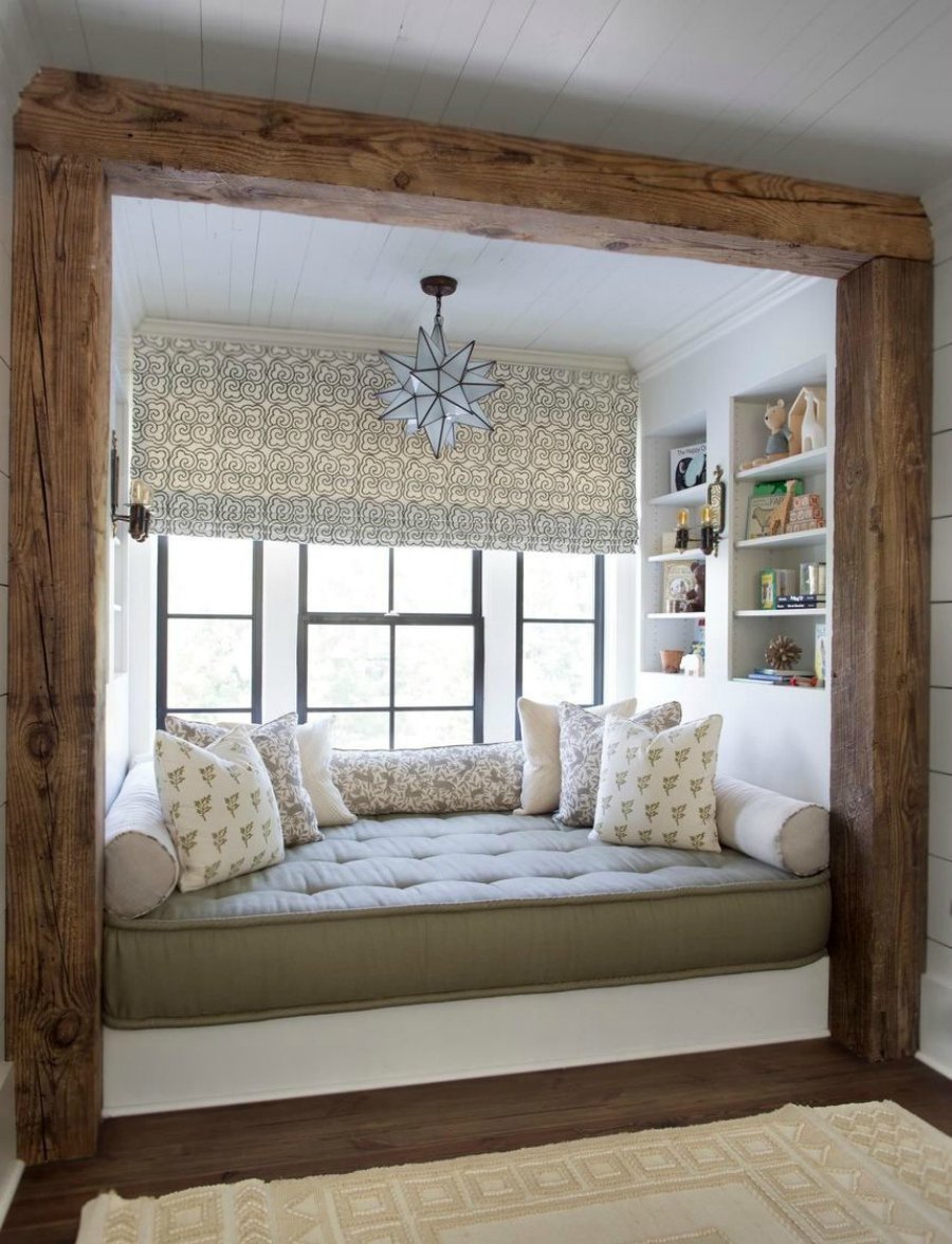 Лиловый диван в интерьере