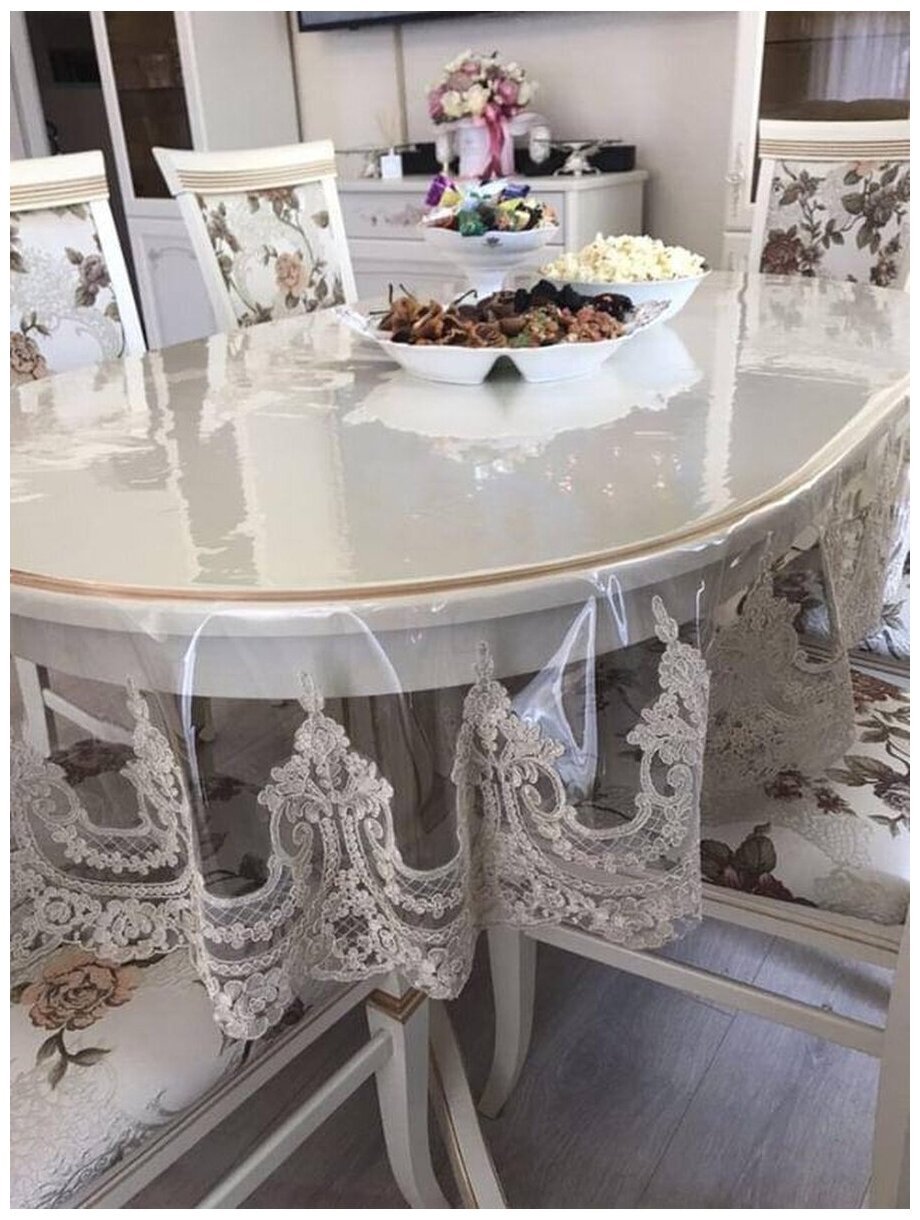 Прозрачная скатерть с кружевом