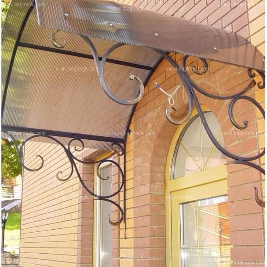 Козырек металлический над крыльцом