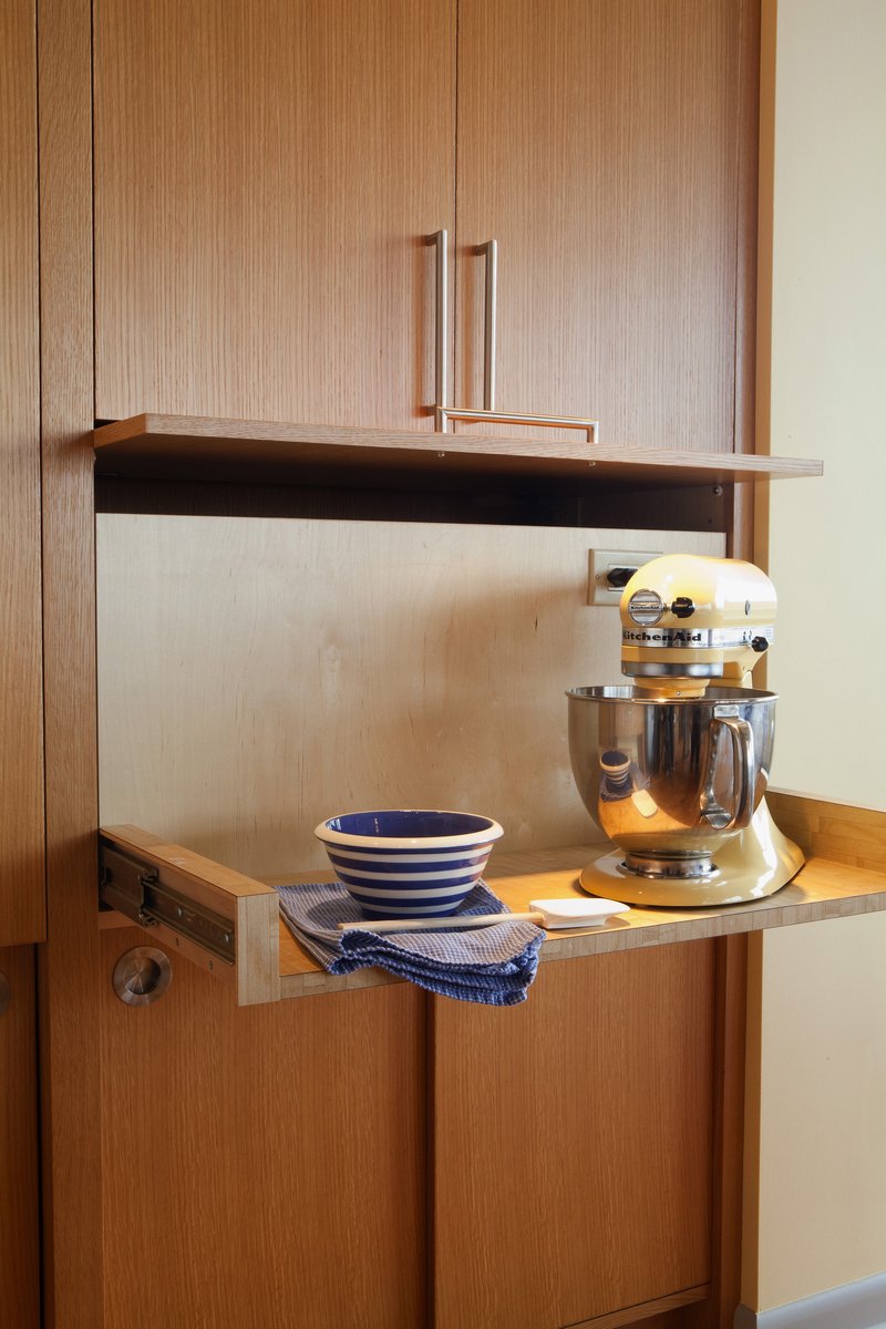 Кофемашина в шкафу