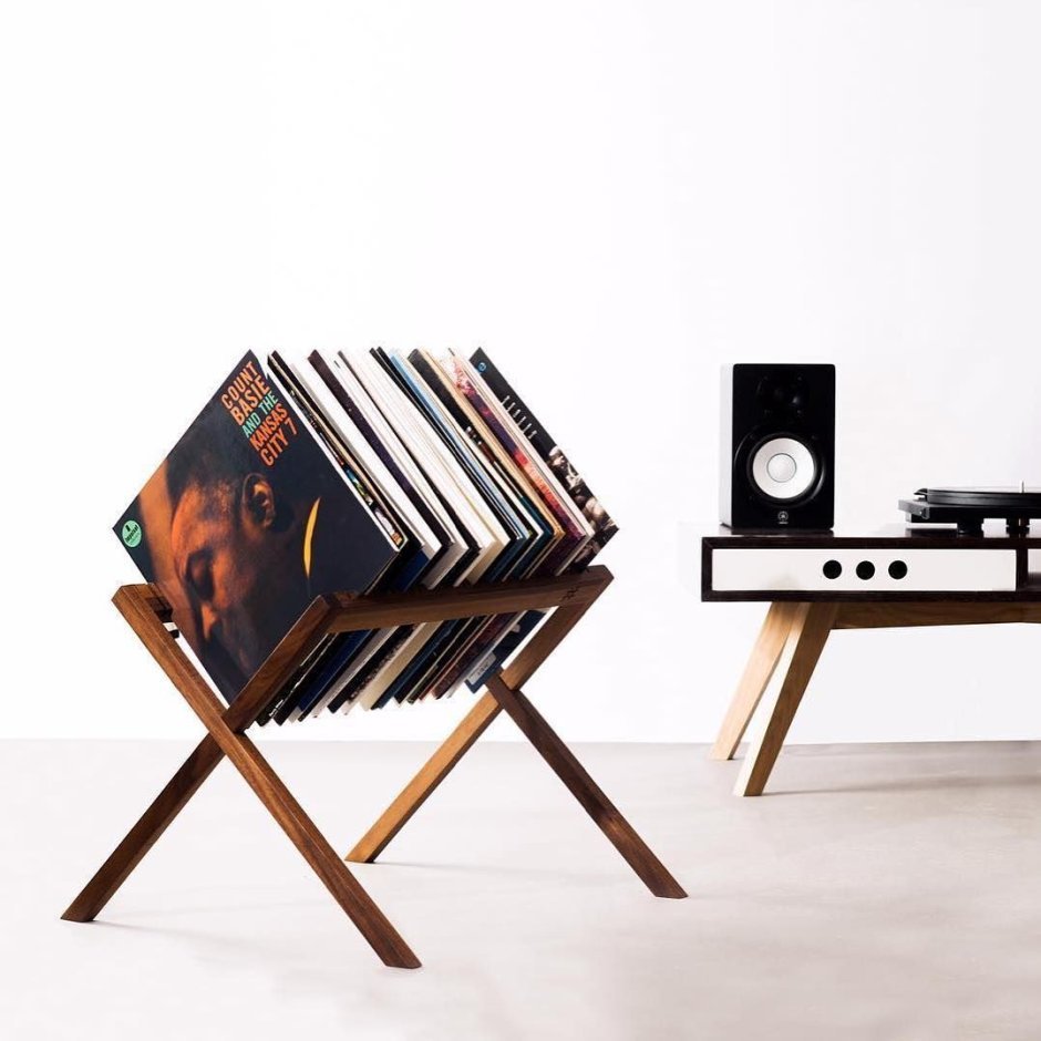 Полка для пластинок на стену