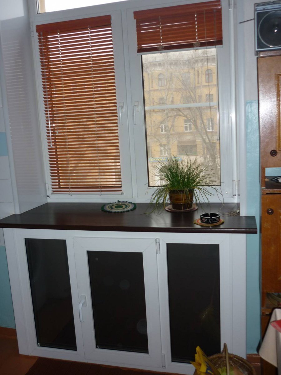 Хрущёвский холодильник под окном