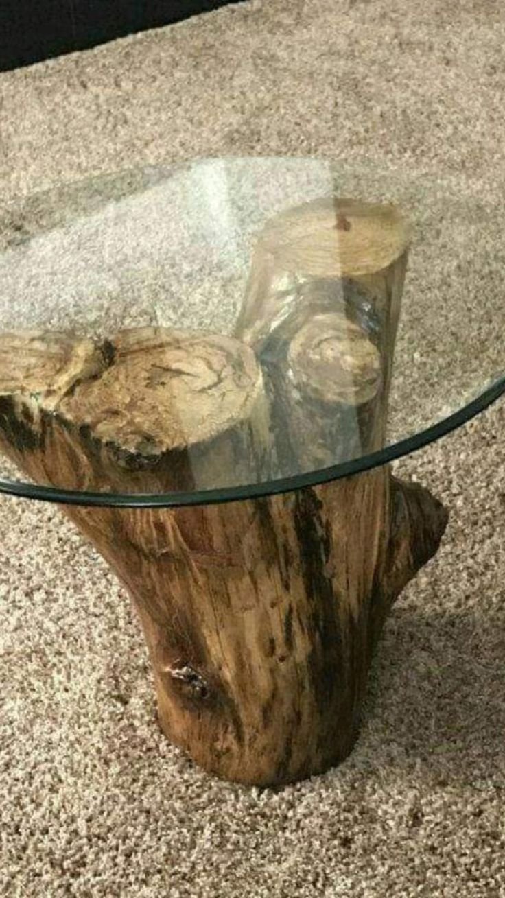 Стол из пня со стеклом