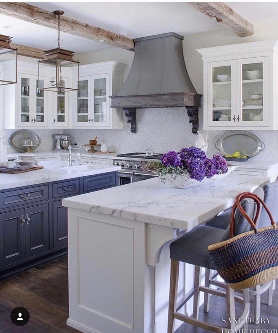 Интерьер кухни в фиолетовых тонах