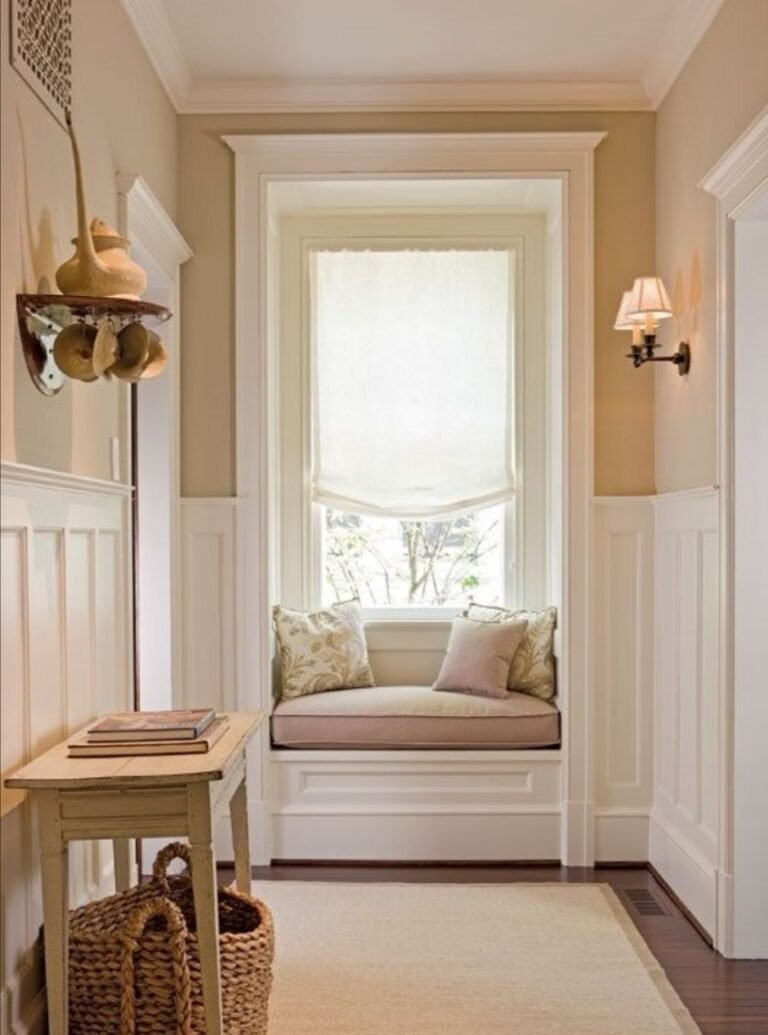 Прихожая с окном